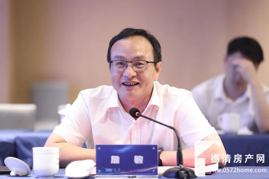 詹敏介绍了省机场集团、集团通航公司经营发展情况。他说，浙江省机场集